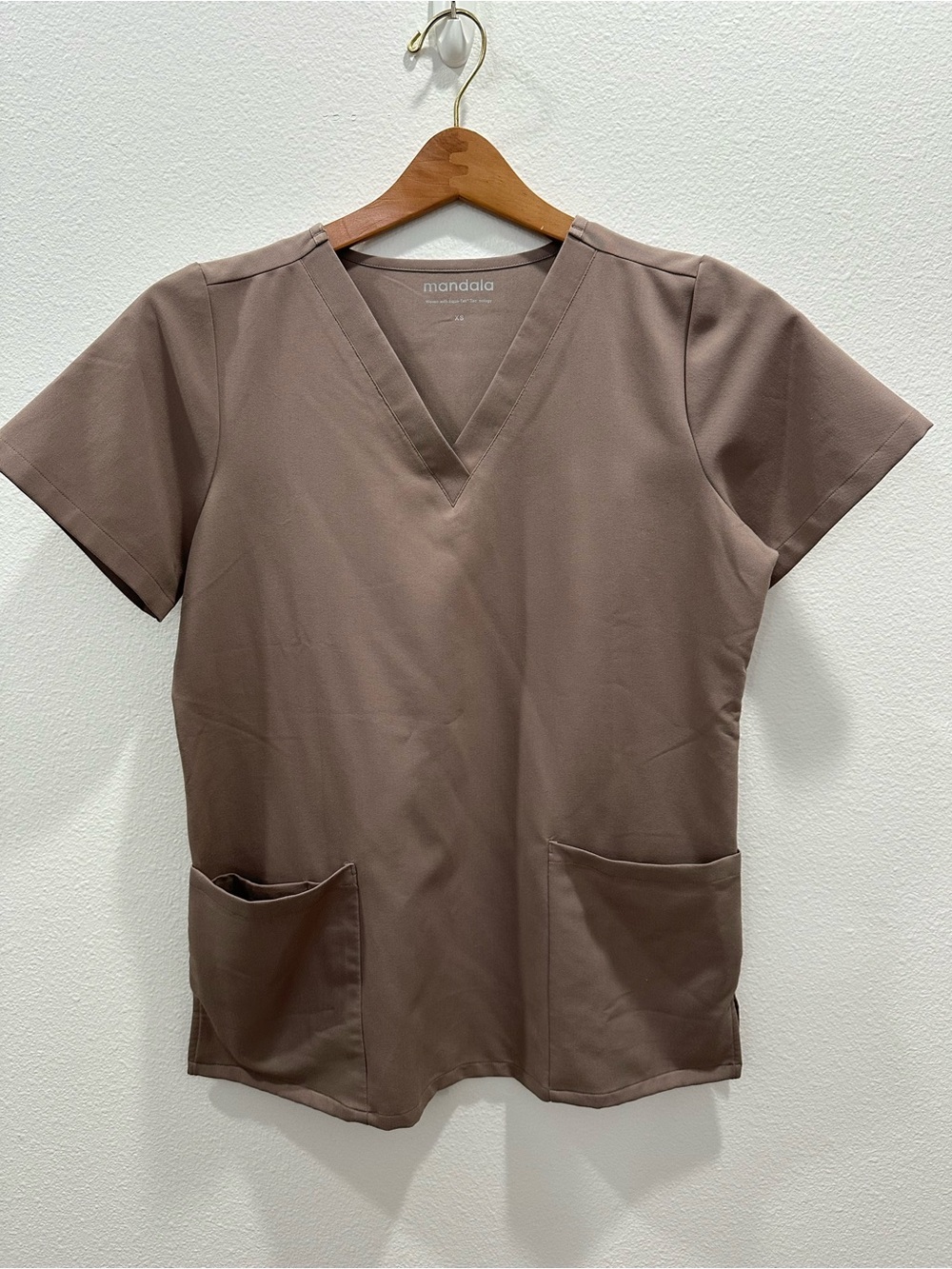 Mandala V-Neck Scrub Top in Taupe latte small and xs NWOT scrubs pockets